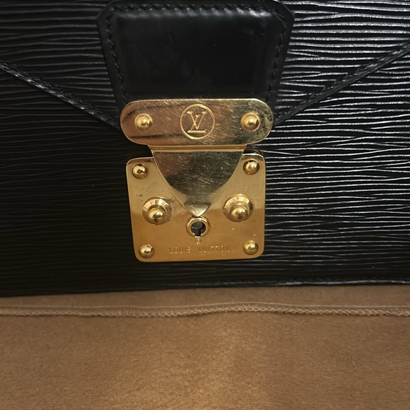 Louis Vuitton Epi Dragonne Clutch with Dustbag & COA - Picture 6 of 15